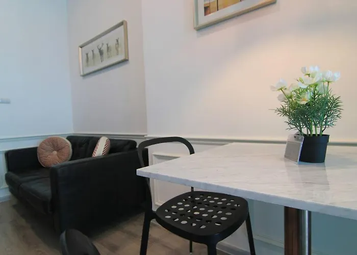 New Condo, Hi-speed Wi-fi, Gym Pool, Near Lam Sali Mrt 公寓